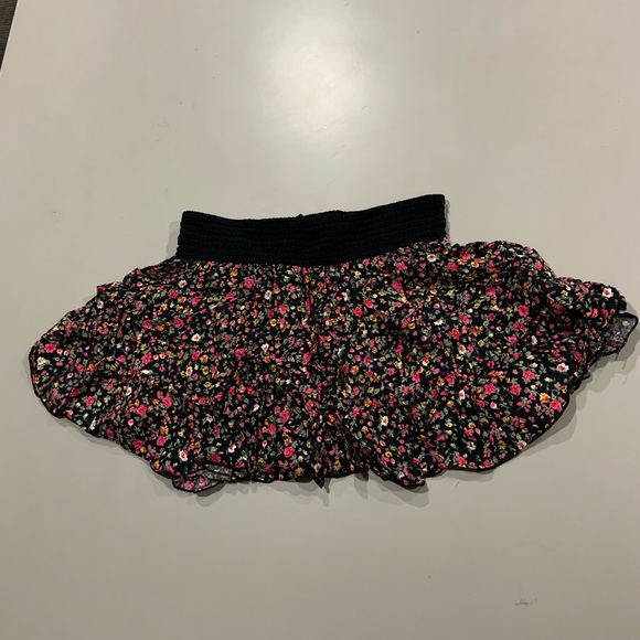 Flowy mini skirt - Picture 1 of 2